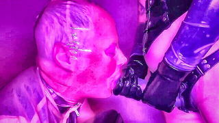 Tattooed latex femdom fingering fuck tube scene