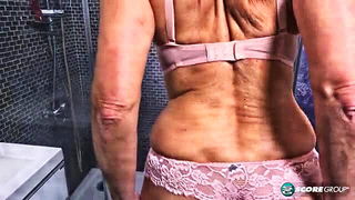 Nicol Mandorla shower striptease mature porn video
